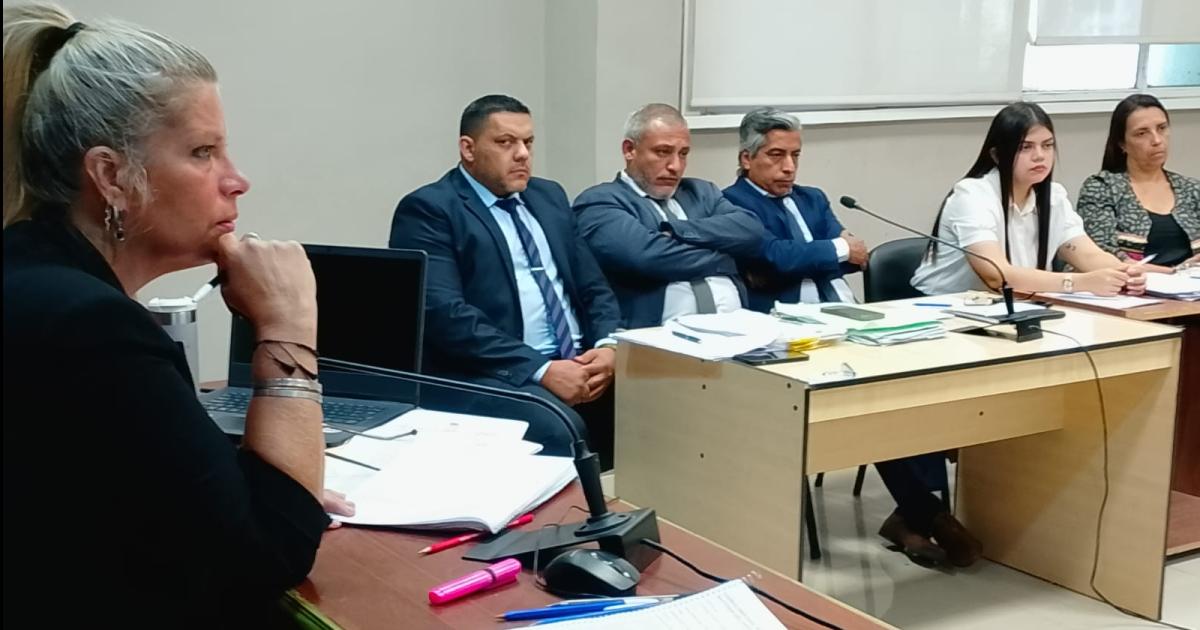 DECISIVA- Los abogados cubrieron dos frentes ayer Primero desembolsaron la reparación a la víctima y después sus clientes quedaron libres fianzas reales de  3 M mediante