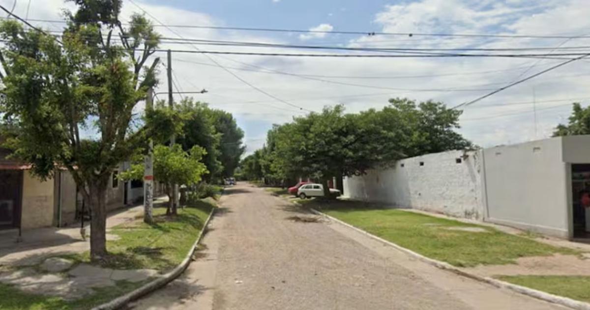 Una mujer intentoacute separar a su hijo de una pelea de vecinos y murioacute de un tiro en la cabeza