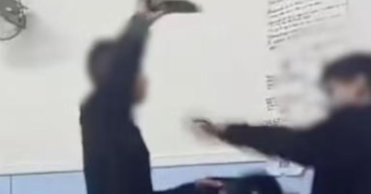 Con 15 y 16 antildeos amenazaron a chico de 13 con un cuchillo para robarle