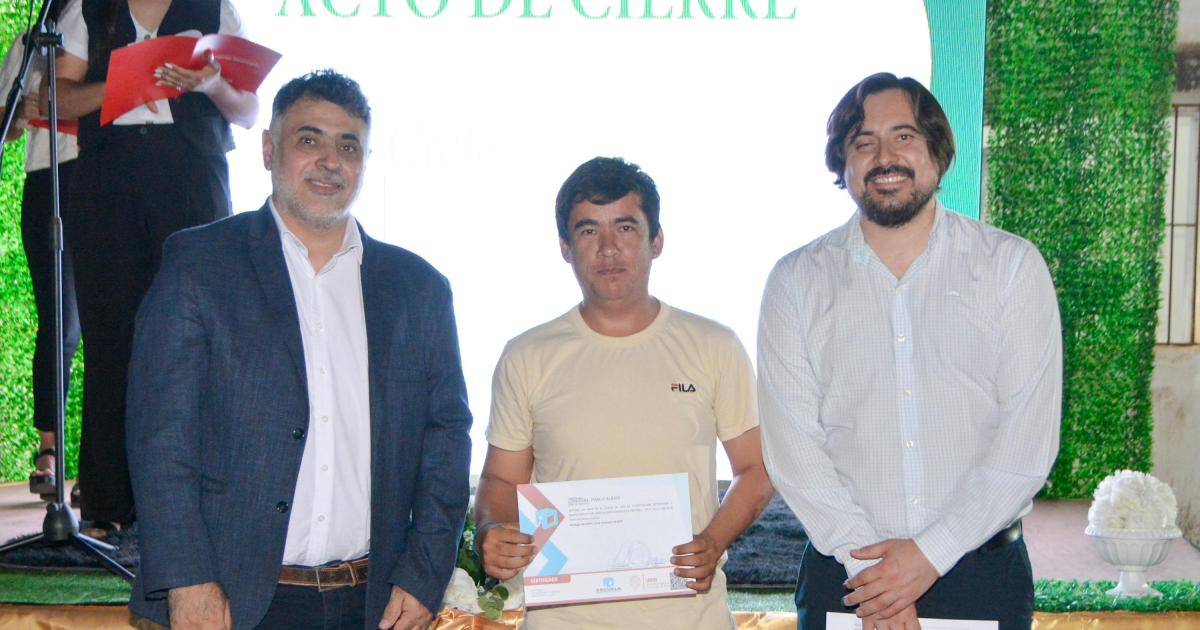 Maacutes de 100 egresados recibieron sus diplomas en el Centro de Formacioacuten Superior y de Oficios de Monte Quemado