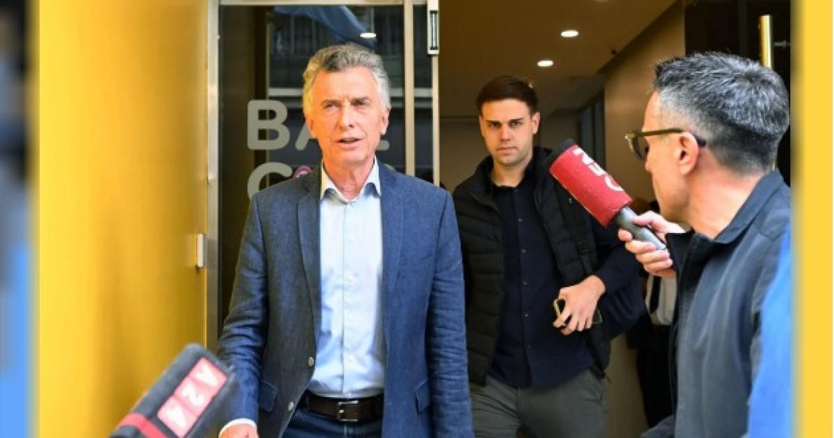 Mauricio Macri y un saludo navidentildeo con sabor a reclamo para Javier Milei