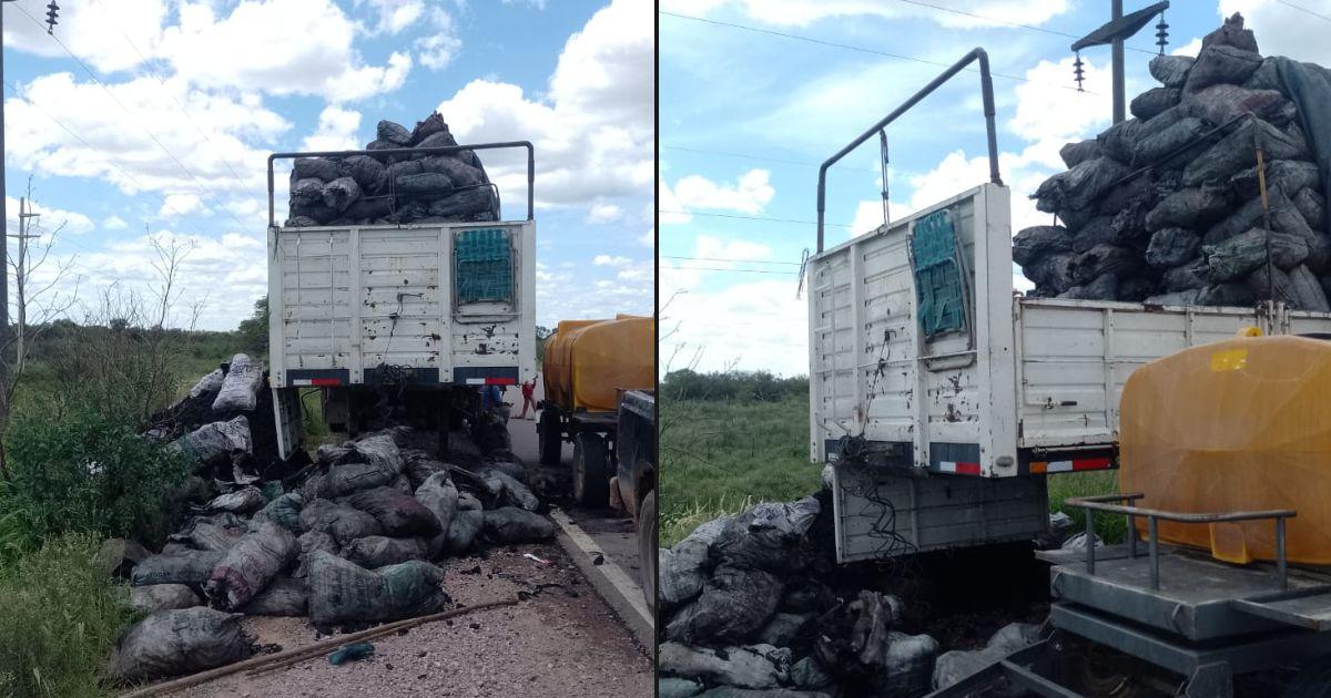 El camión perdió gran parte de su carga