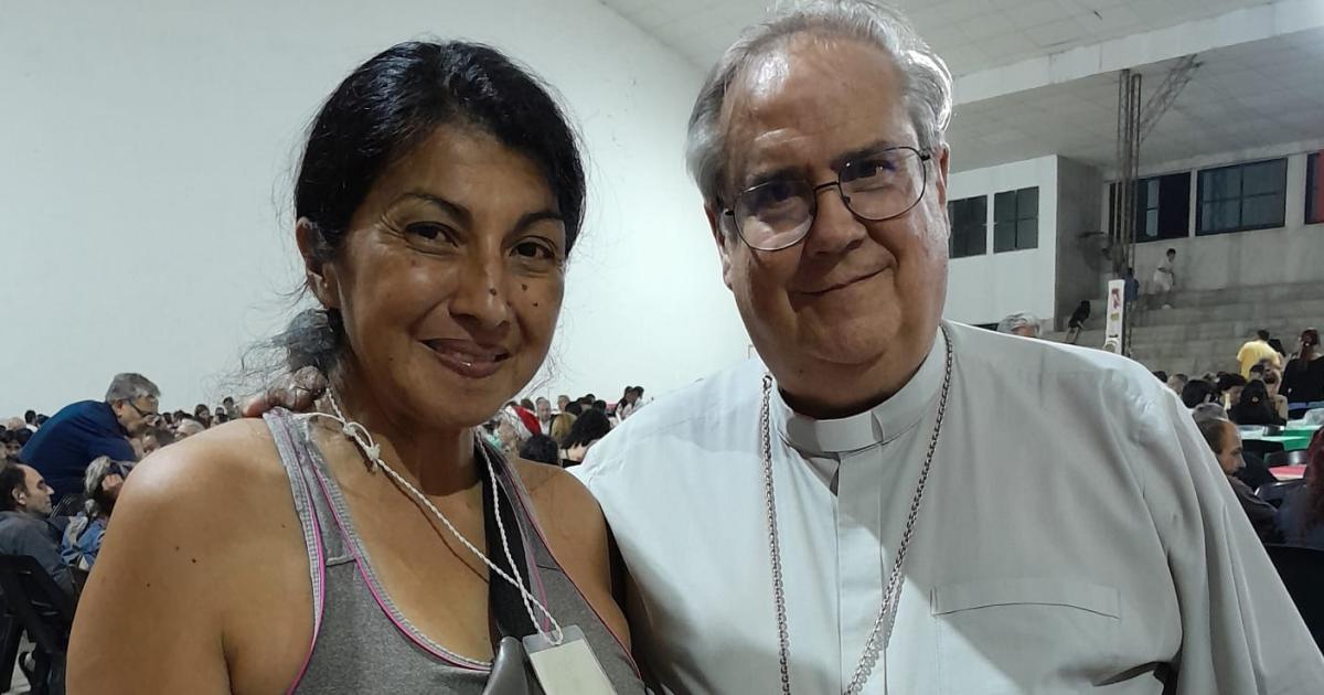 Vilma Corvalaacuten lleva su espiacuteritu solidario a la Cena Navidentildea de Coacuterdoba