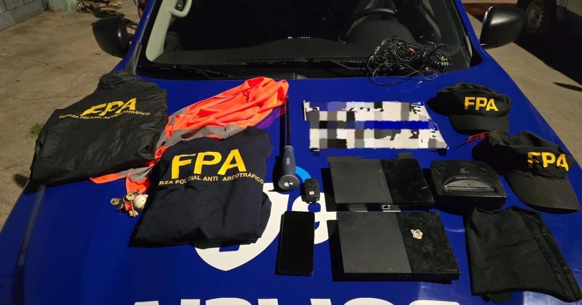 Se hicieron pasar por policiacuteas antinarcoacuteticos golpearon a una familia y terminaron detenidos