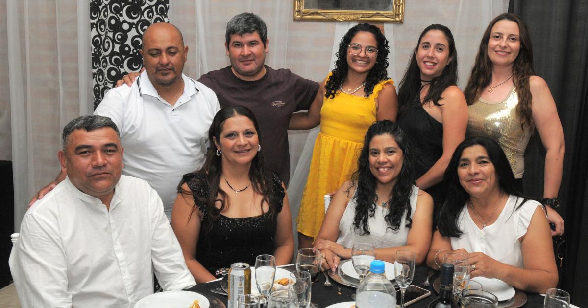 UNA GRAN CENA DE CAMARADERIacuteA 