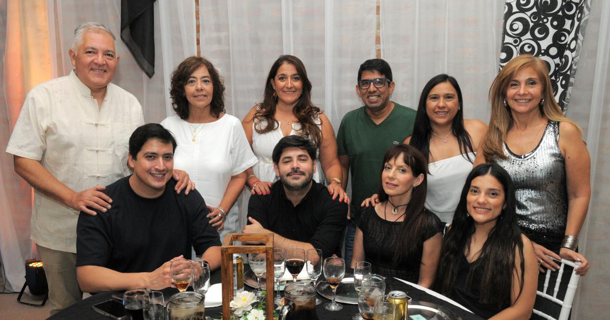 UNA GRAN CENA DE CAMARADERIacuteA 