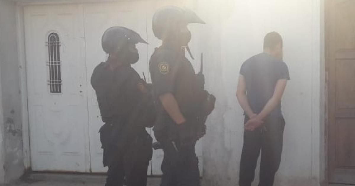 Entroacute a robar al verla sola intentoacute abusarla ella lo hirioacute con cuchillo