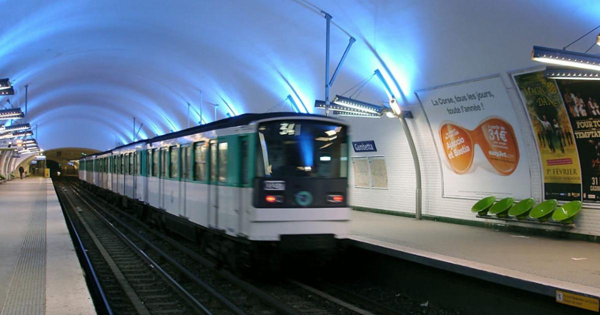 Ataque en pleno centro de Pariacutes apuntildealan a tres mujeres en el metro