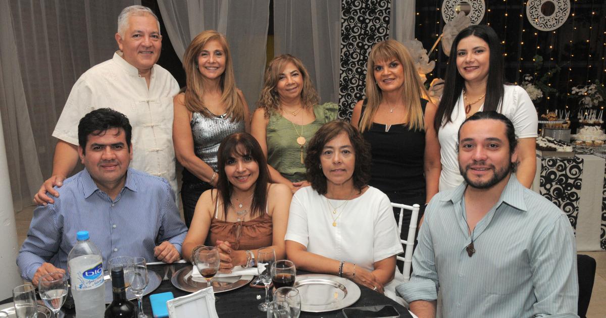 UNA GRAN CENA DE CAMARADERIacuteA 