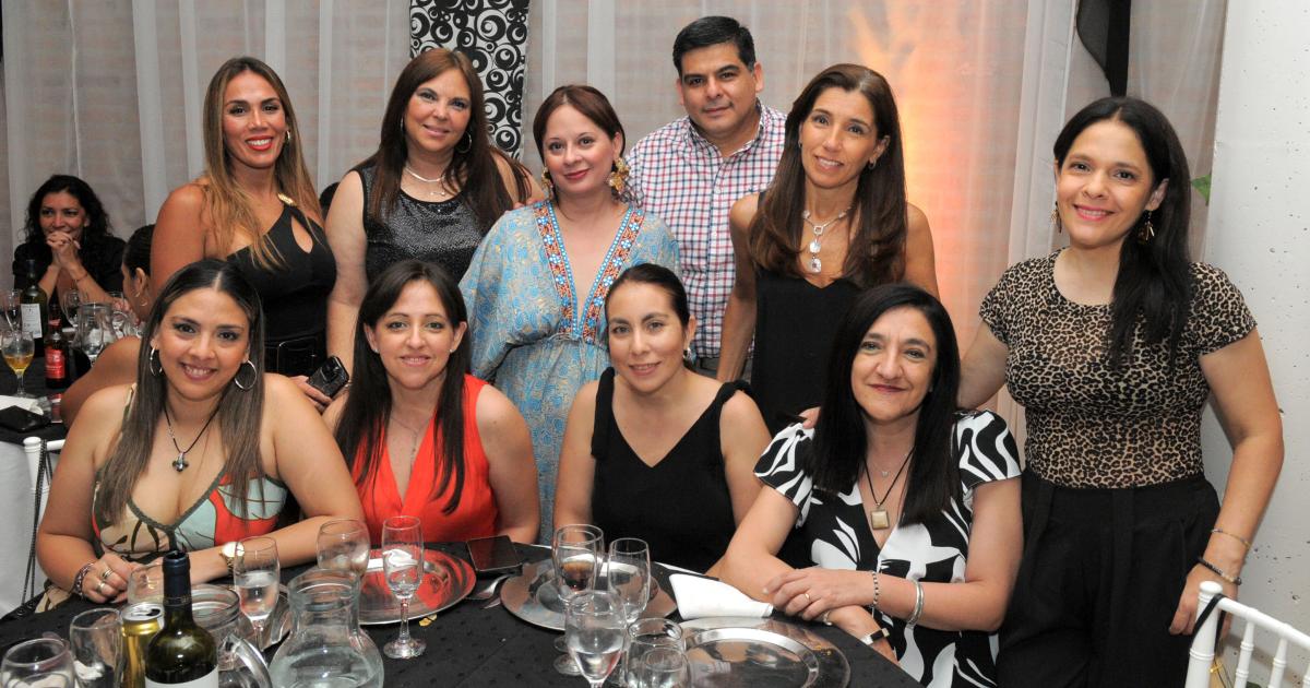 UNA GRAN CENA DE CAMARADERIacuteA 