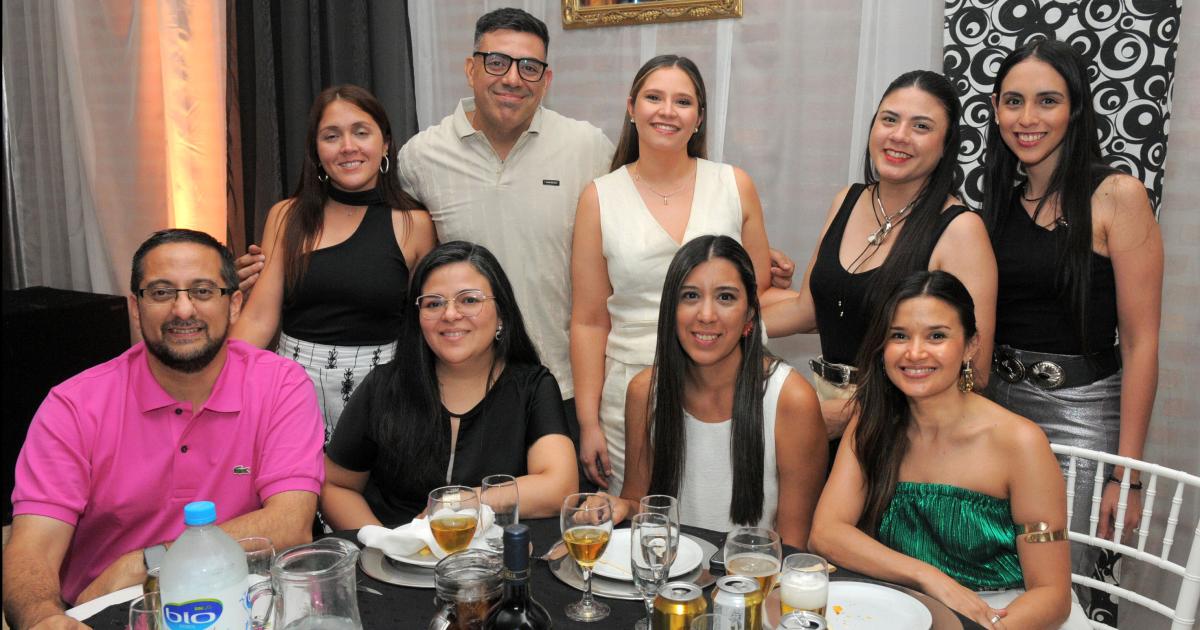 UNA GRAN CENA DE CAMARADERIacuteA 