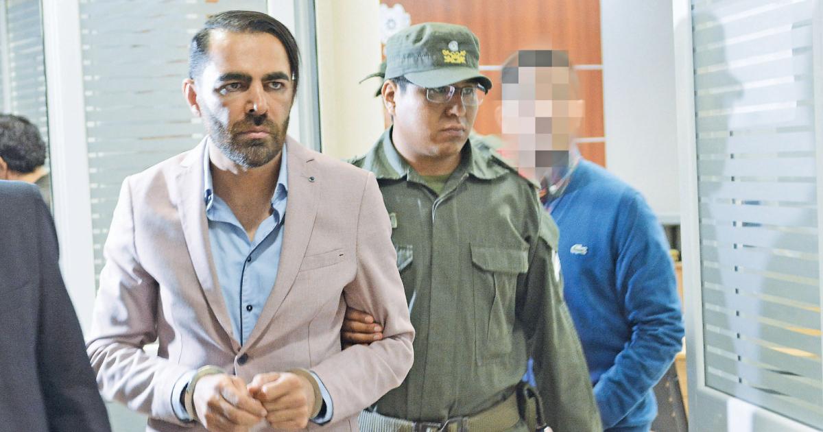 PROCESO- Los policías trabajaron ayer en casa de Petros El empresario ya no se encuentra en la provincia Después su defensa intentó blindarlo con un recurso de eximición de prisión