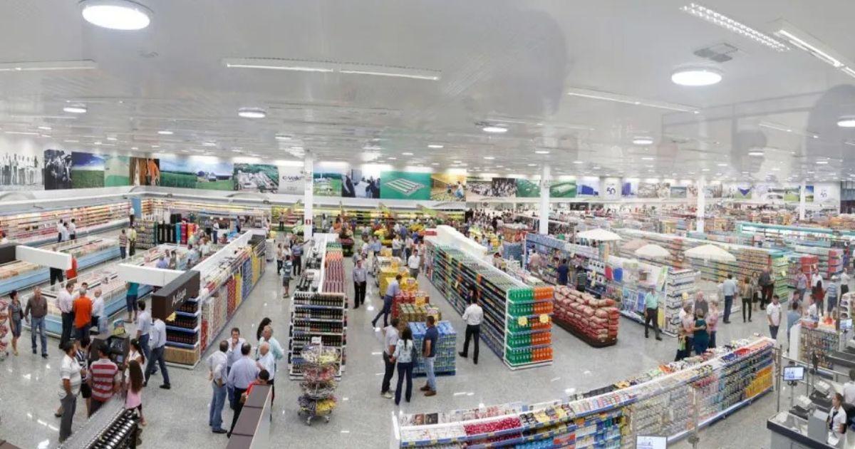 Una jubilada de 83 antildeos se descompensoacute y murioacute en un hipermercado