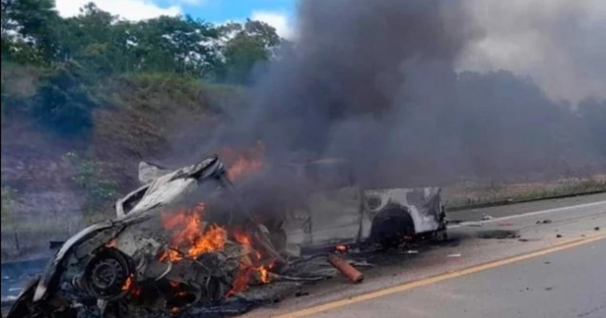 Así quedó uno de los vehículos siniestrados Foto- Agencia NARedes