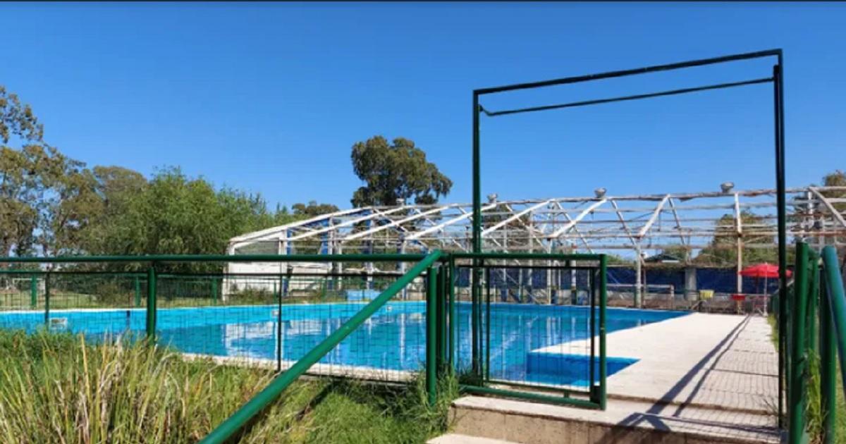 Conmocioacuten en Quilmes- una nintildea de 4 antildeos fallecioacute en la pileta de un club