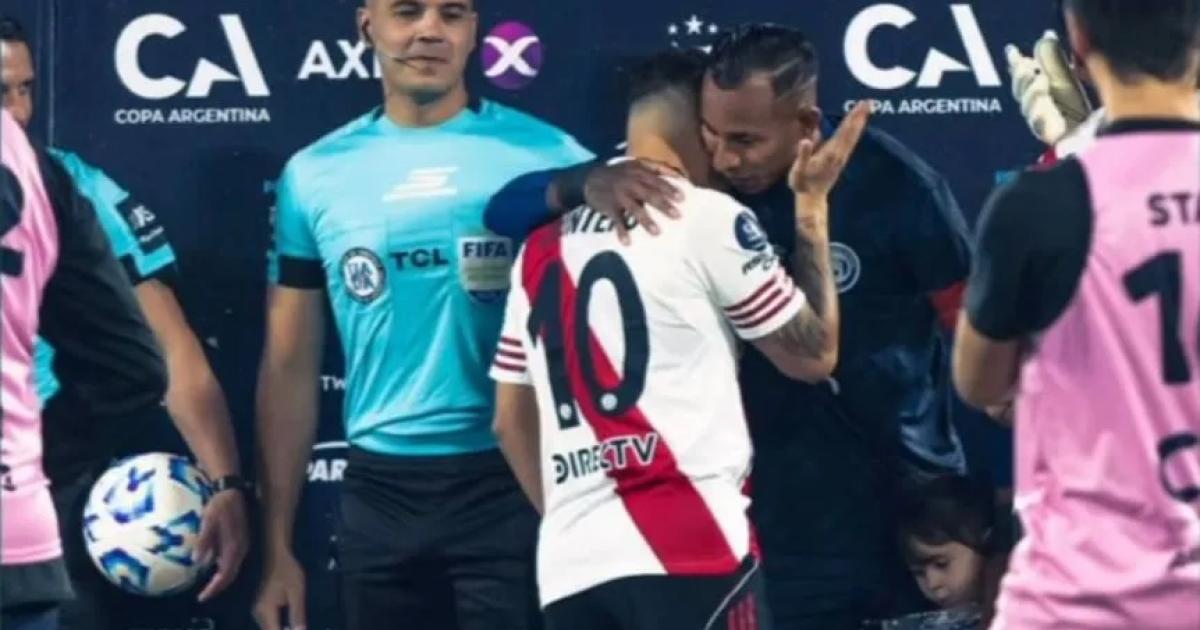 Sebastiaacuten Villa encendioacute rumores de su arribo a River