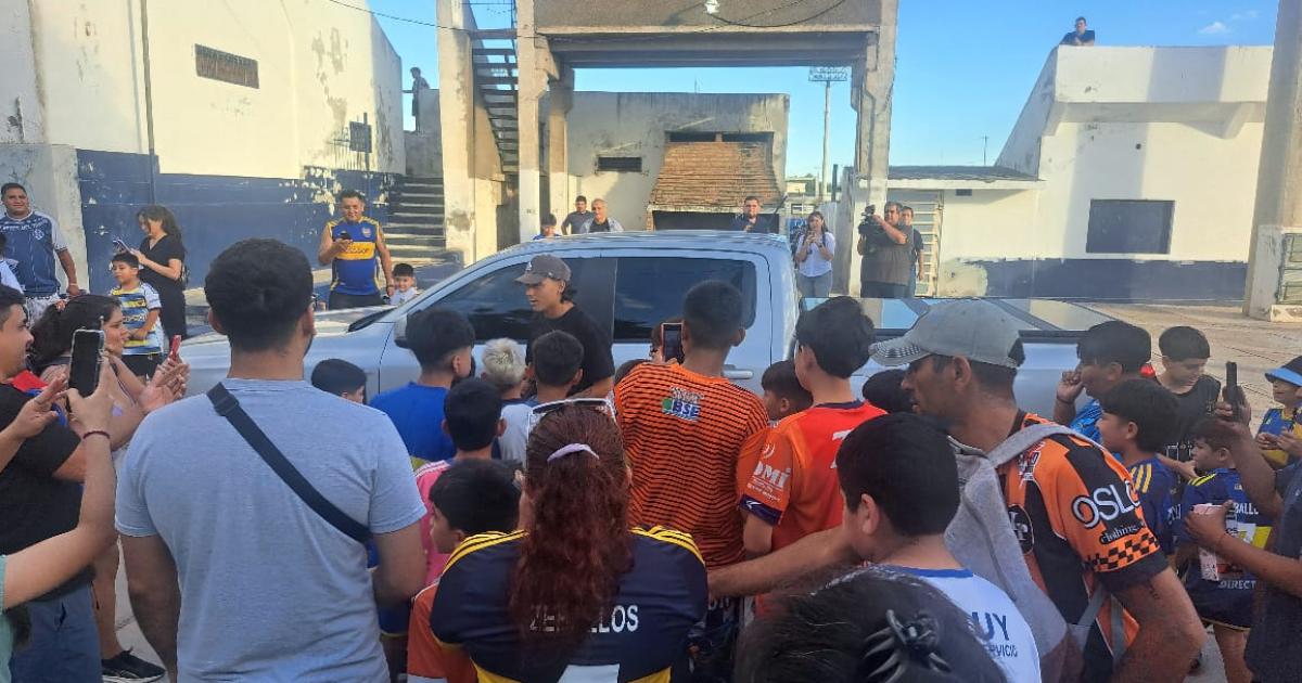 El Changuito Zeballos ya entrena en Sarmiento y revolucionoacute a los hinchas