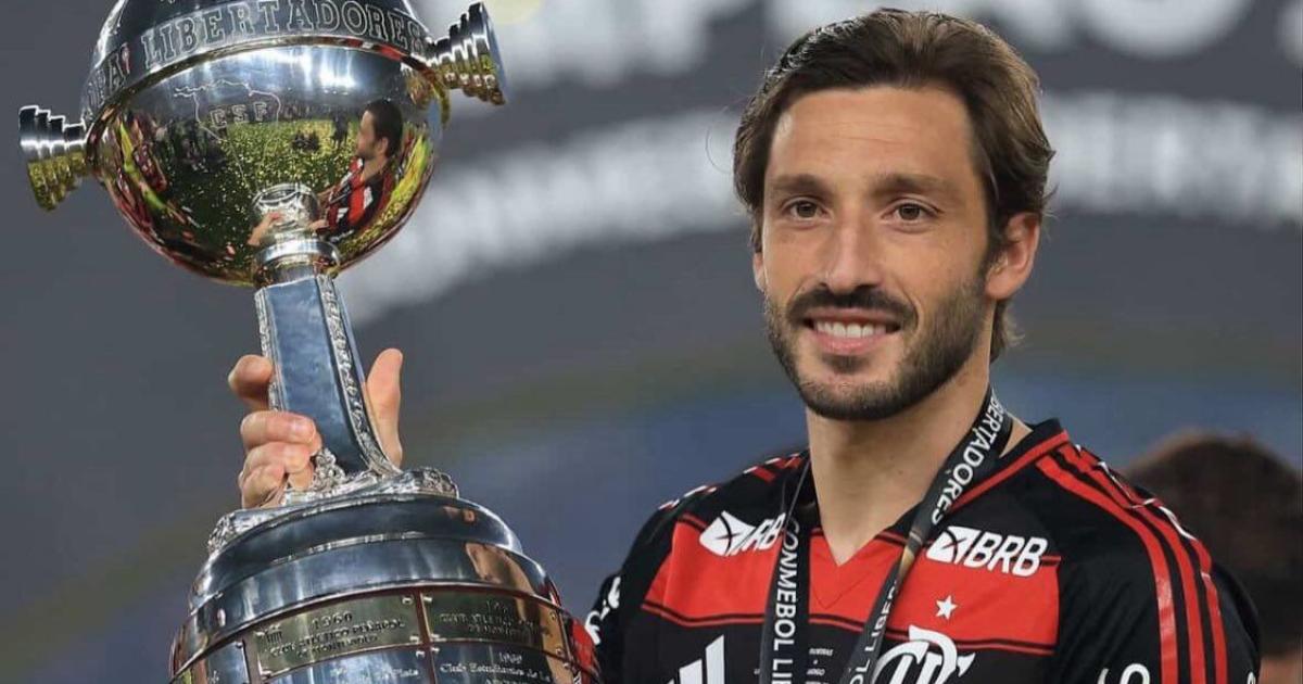 Matiacuteas Vintildea es del intereacutes de River para la defensa