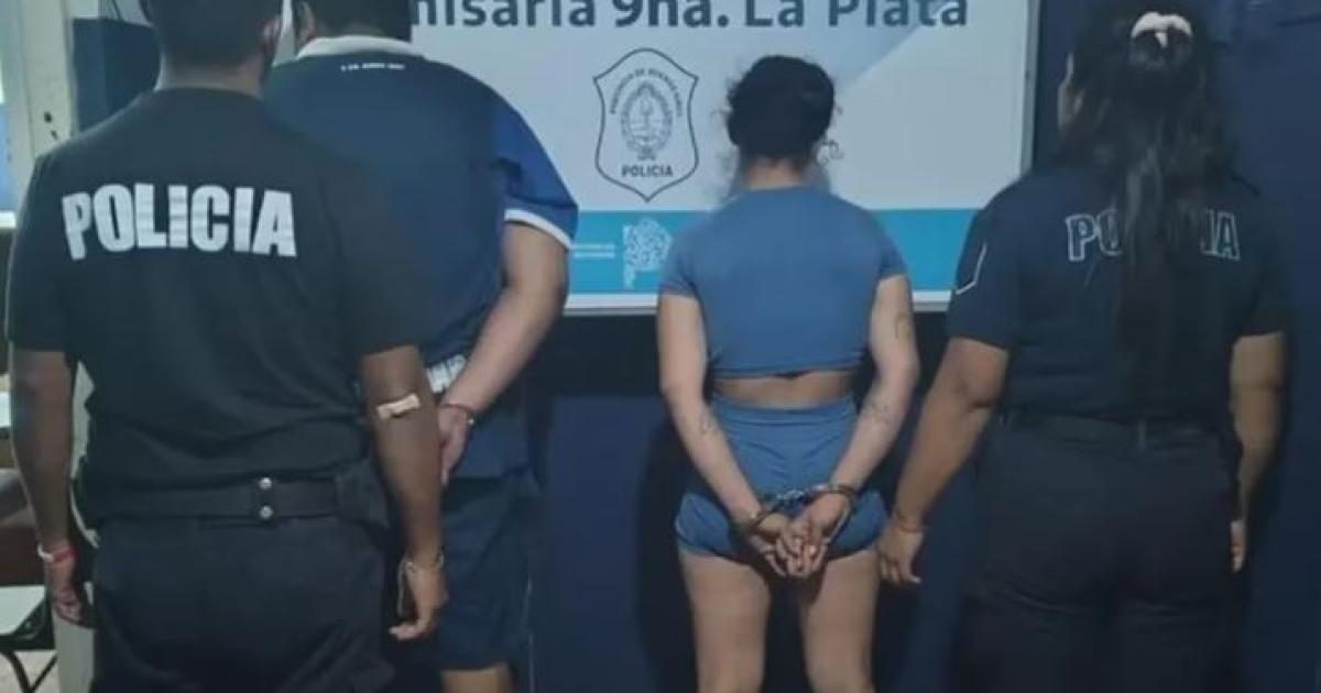 Persecucioacuten y choque- una pareja en moto intentoacute evadir un control y atropelloacute a una agente