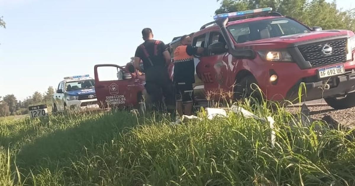 BOMBEROS Los automovilistas socorrieron y alertaron a los bomberos Éstos rescataron a las víctimas