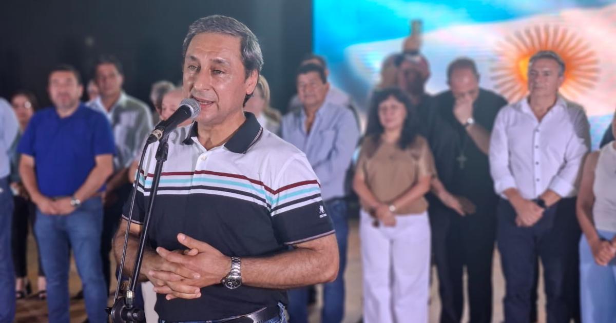 El vicegobernador encabezoacute la apertura del Festival Santiaguentildeo de la Tradicioacuten en Antildeatuya