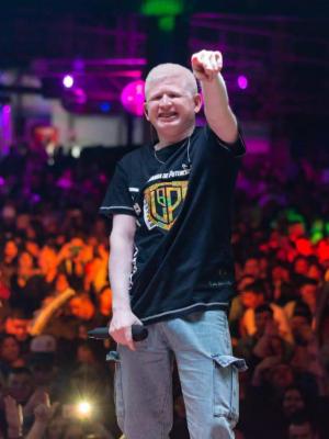 La voz de La Banda de Potencia hace una pausa en la muacutesica