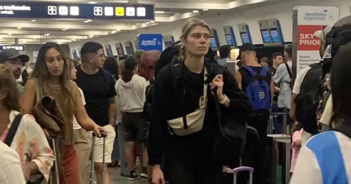 Caos y malestar en Aeroparque por la demora de casi 30 vuelos nacionales e internacionales