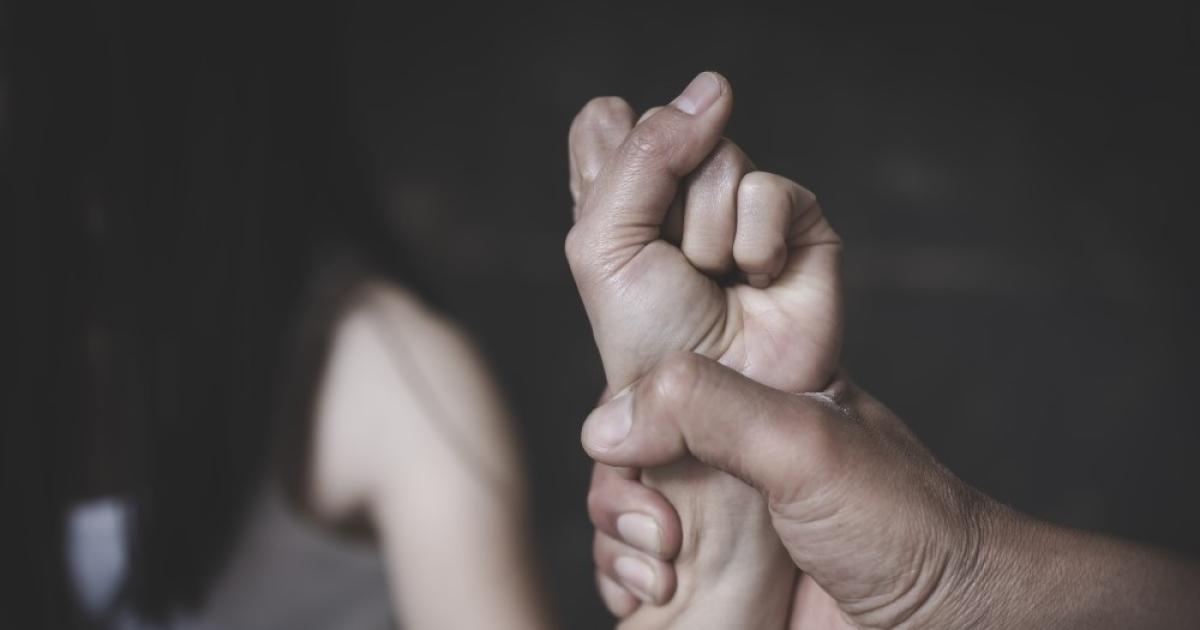 Condenaron a nueve antildeos de prisioacuten a un hombre que golpeoacute y abusoacute de una adolescente en un descampado