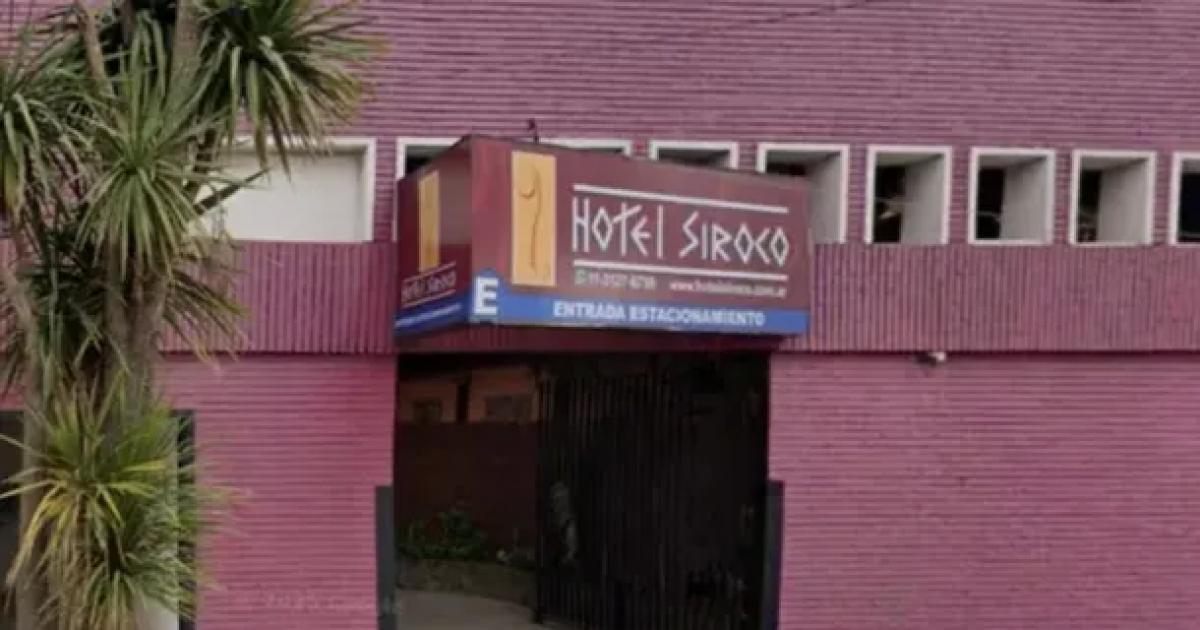 Insoacutelito- una pareja roboacute un auto para ir a un hotel alojamiento y acabaron detenidos