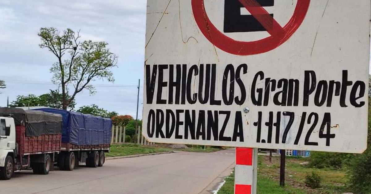 Multan a vehiacuteculos de gran porte por estacionar de forma indebida en la viacutea puacuteblica