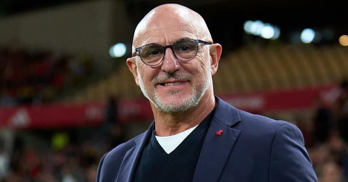 El DT de Espantildea suentildea con jugar la Finalissima