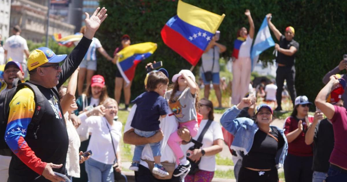 Venezolanos se reunieron en el Obelisco para celebrar la captura de Nicolaacutes Maduro