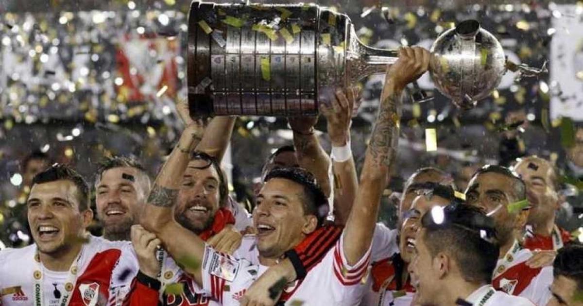 Vangioni anuncioacute su retiro del fuacutetbol profesional