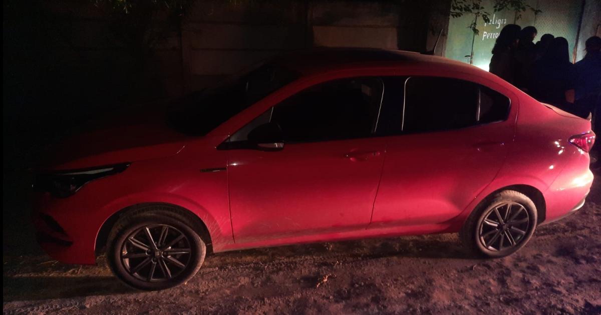 En menos de una hora la policiacutea recupero un auto denunciado como robado