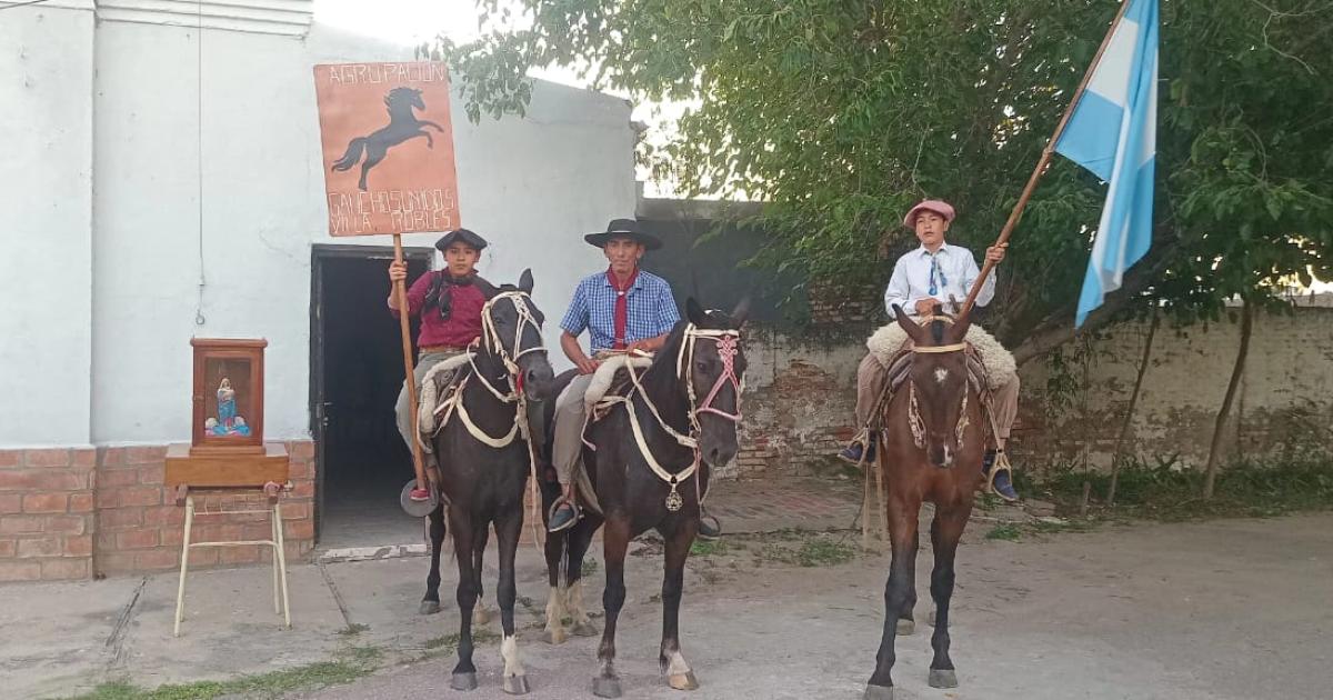 Continuacutea el Rosario en los hogares y mantildeana se haraacute pesebre viviente en Villa Robles