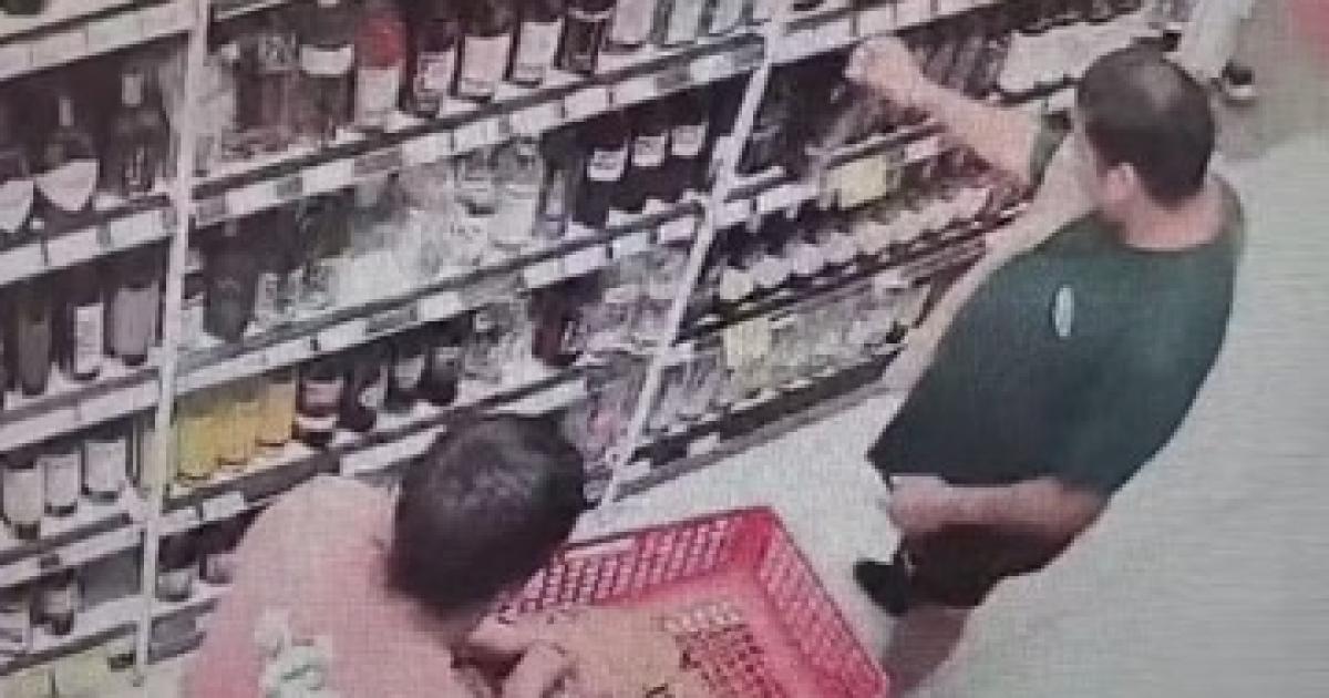 Dos argentinos fueron detenidos en Copacabana por robar botellas de whisky