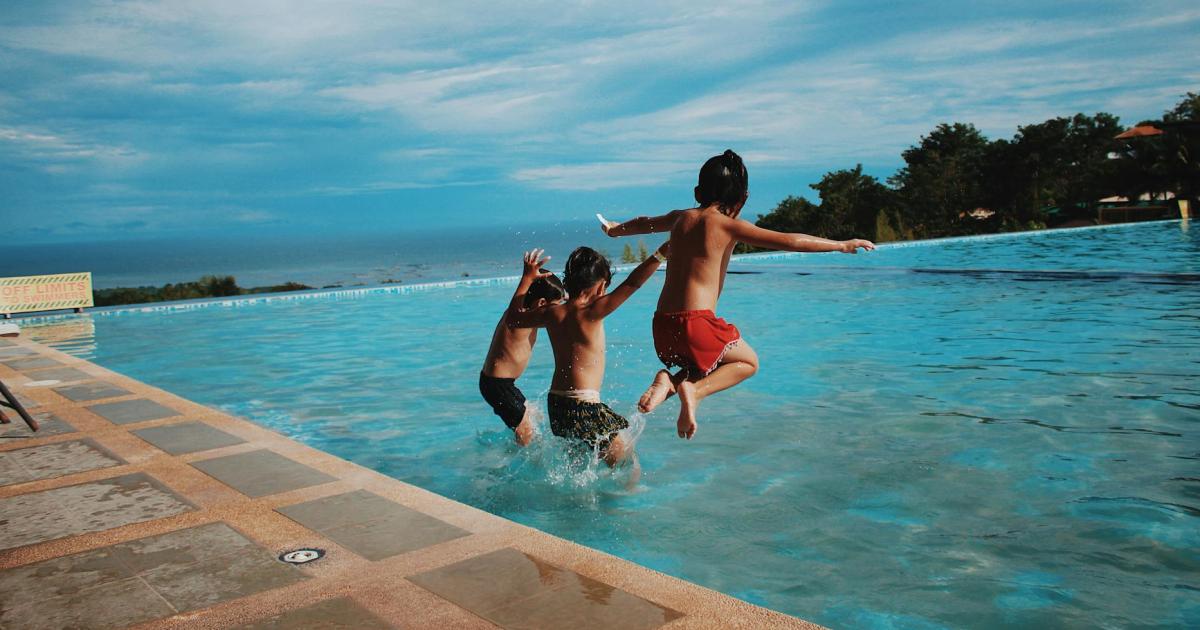 Mito o realidad- iquestcomer antes de entrar a la pileta es perjudicial para la salud de los nintildeos
