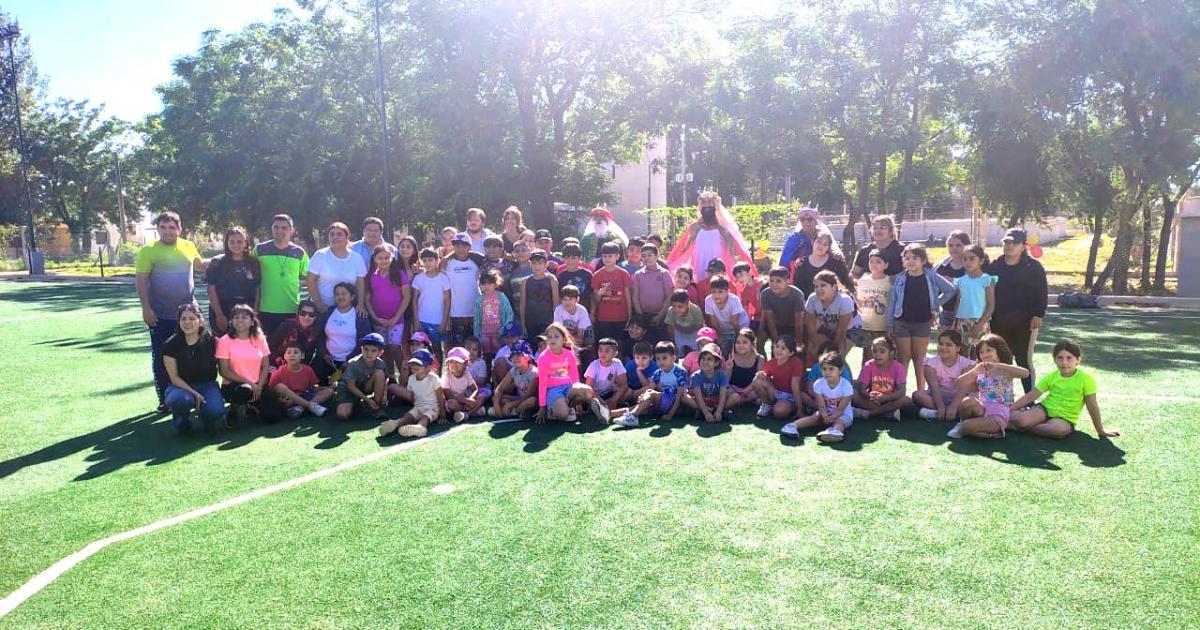 Inicioacute la Colonia de Vacaciones 2026 en el Polideportivo municipal de Fernaacutendez