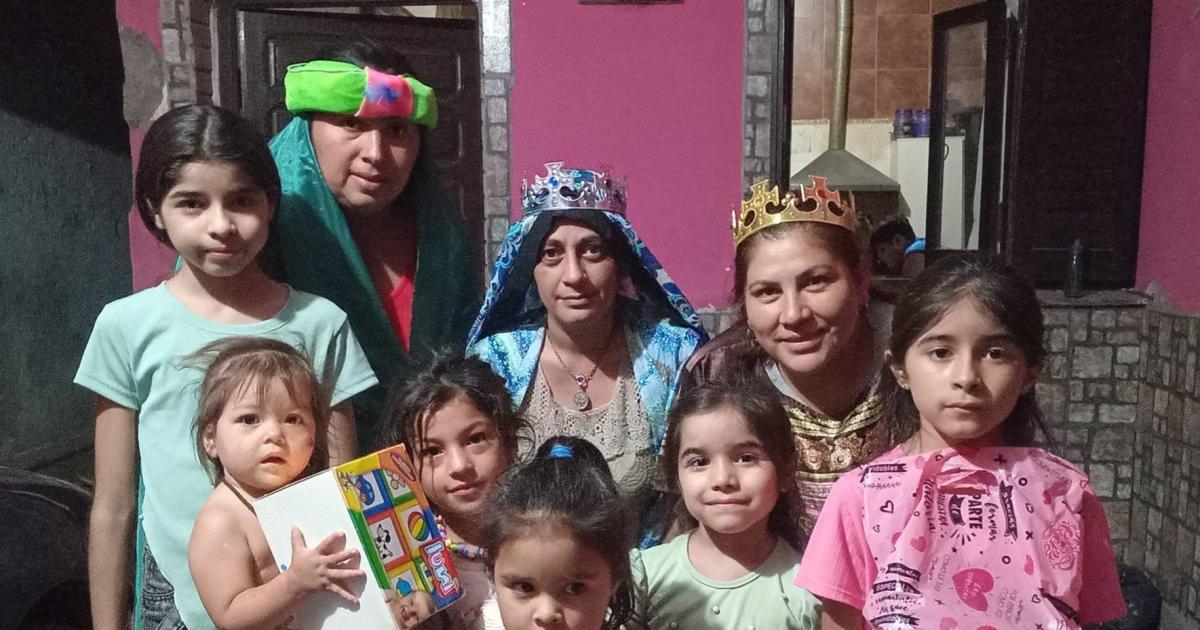 Los Reyes Magos del Roperito llevaron alegriacutea a Los Lagos y a Banfield