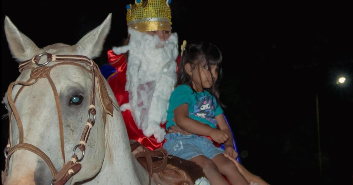 Nintildeos de Pampa de Los Guanacos vivieron su noche de Reyes