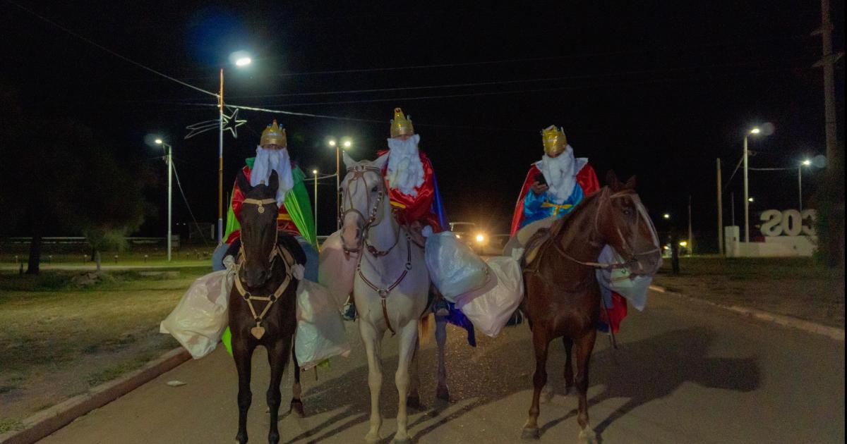 Nintildeos de Pampa de Los Guanacos vivieron su noche de Reyes