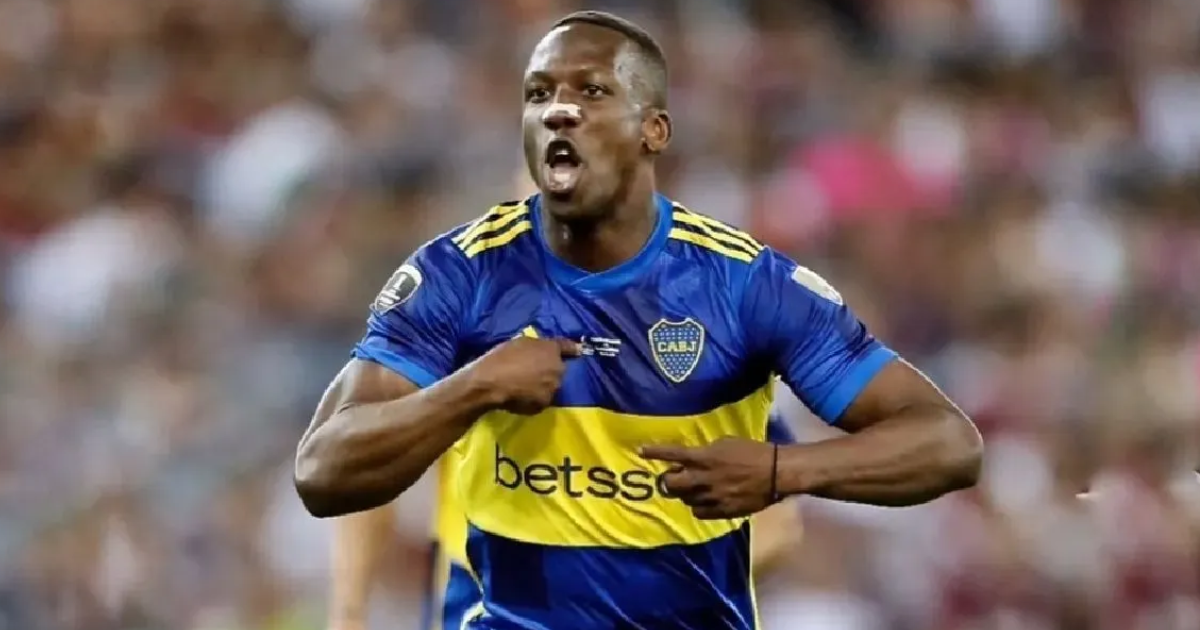 Luis Adviacutencula rescindioacute su contrato con Boca y se iraacute al fuacutetbol peruano