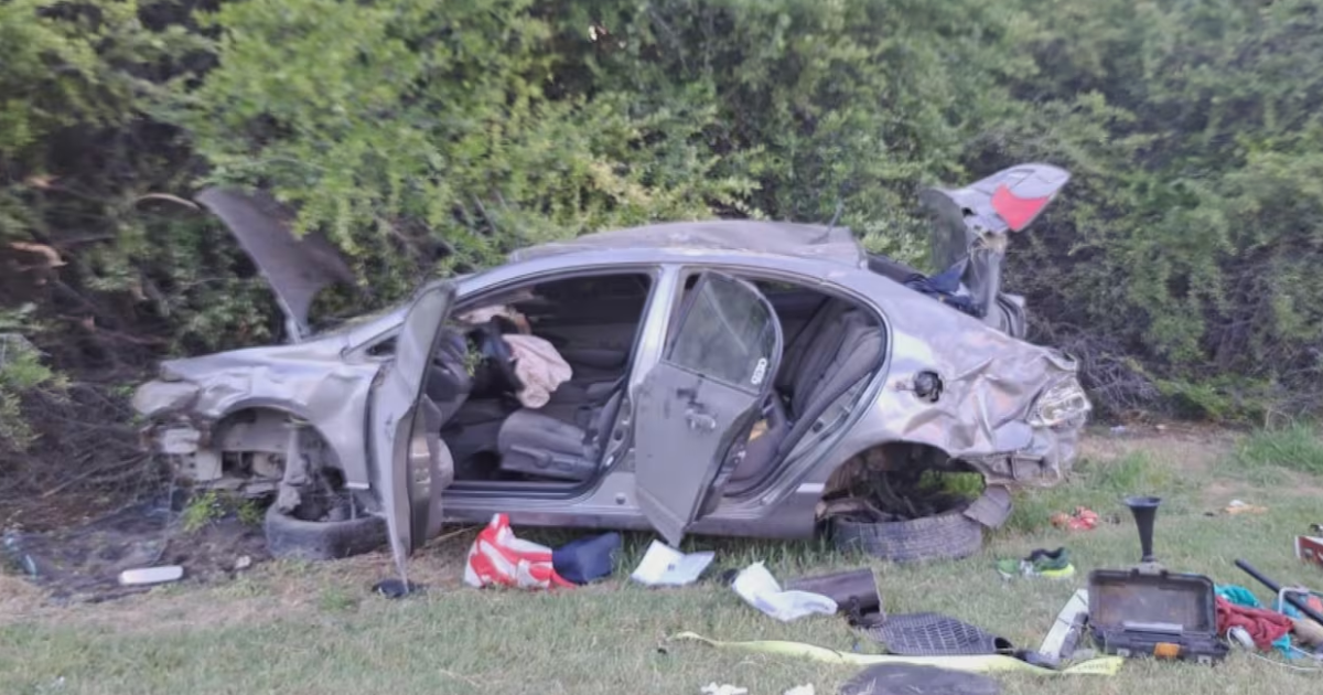 Un policiacutea manejaba borracho se cruzoacute de carril chocoacute y matoacute a una mujer