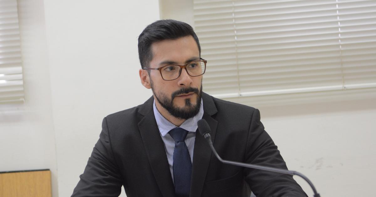 Detencioacuten por 30 diacuteas para policiacutea tras atacar a balazos a su expareja