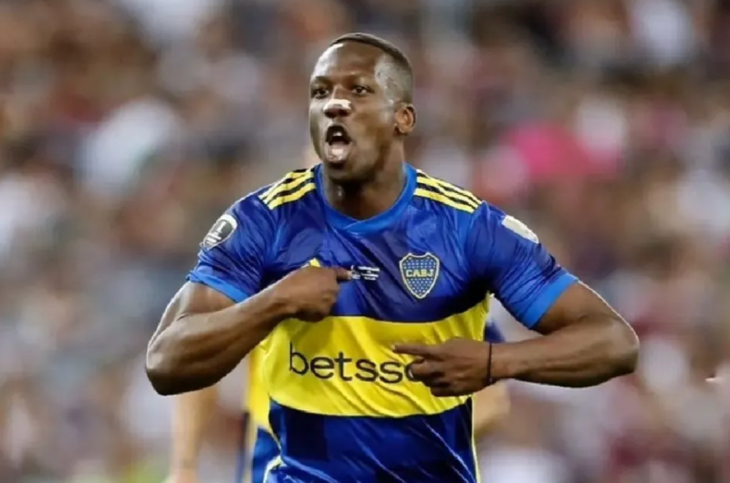 Luis Adviacutencula rescindioacute su contrato con Boca y se iraacute al fuacutetbol peruano