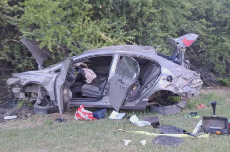 Un policiacutea manejaba borracho se cruzoacute de carril chocoacute y matoacute a una mujer