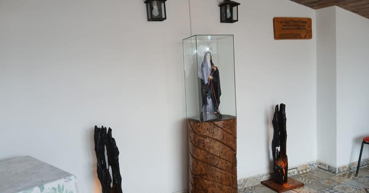 Bendicen en el templete de Santa Mama Antula en Villa Siliacutepica