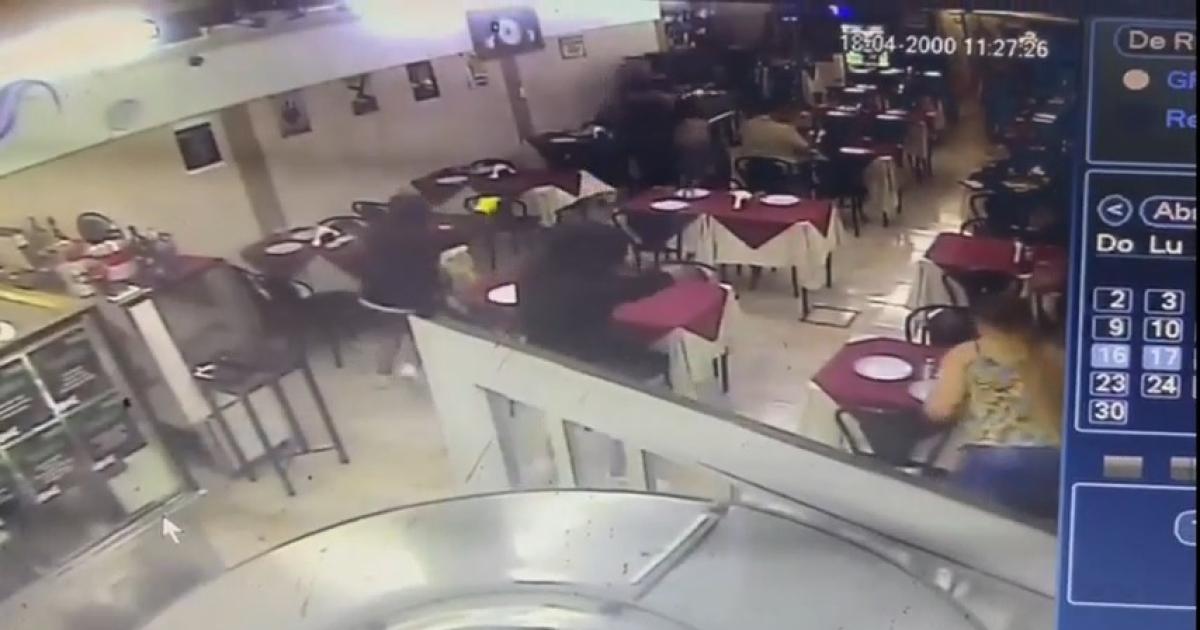 VIDEO Asiacute fue el violento robo al restaurante donde ladrones le apuntaron a un nene y golpearon a los empleados
