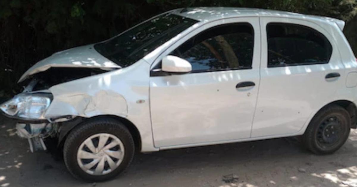 Violenta persecucioacuten tras el robo de un auto termina con choque y tiroteo