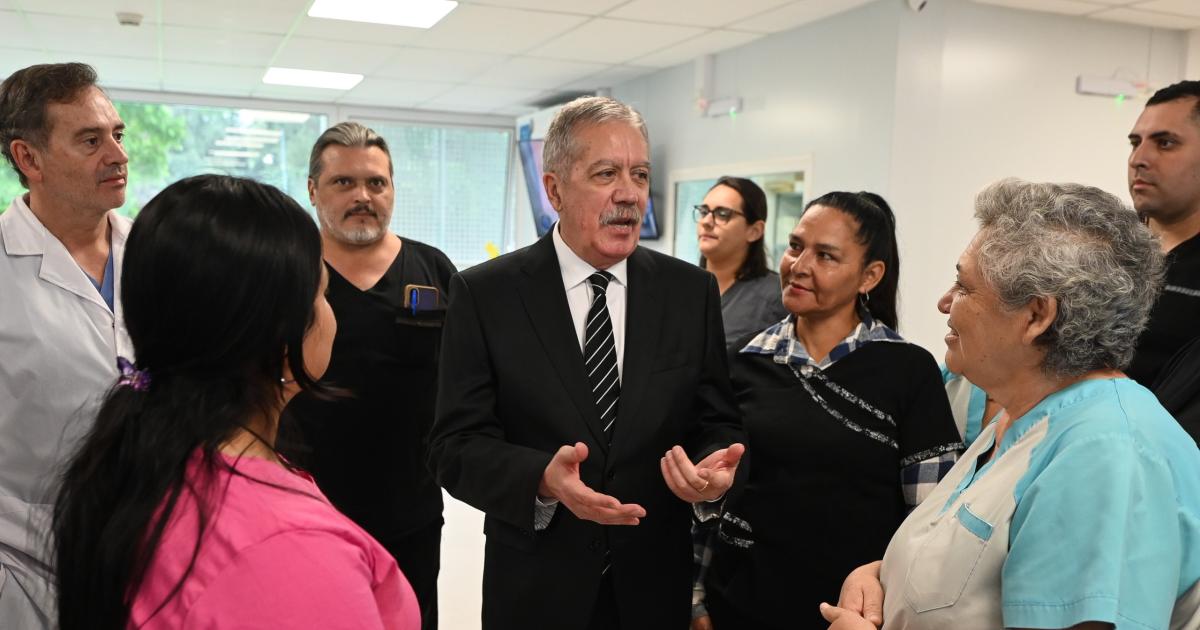 El gobernador Eliacuteas Suaacuterez visitoacute la UPA Ndeg 2 del barrio Caceres